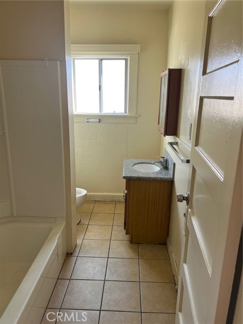 Detail Gallery Image 13 of 15 For 250 W 49th St, Los Angeles,  CA 90037 - – Beds | – Baths