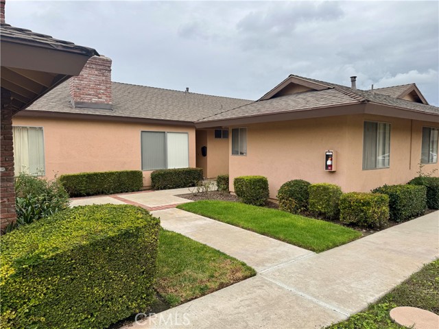 Detail Gallery Image 2 of 18 For 1682 W Cindy Ln #B,  Anaheim,  CA 92802 - 2 Beds | 2 Baths