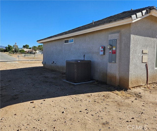 18010 Seaforth Street, Hesperia CA: https://media.crmls.org/medias/dc2a6598-cdff-4211-a98a-9ec7a46b95c5.jpg