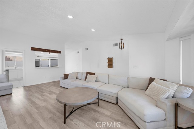 29817 Sloop Drive, Canyon Lake CA: https://media.crmls.org/medias/dc2bbc58-f6ba-496e-b70f-f0c74ae6a3b8.jpg