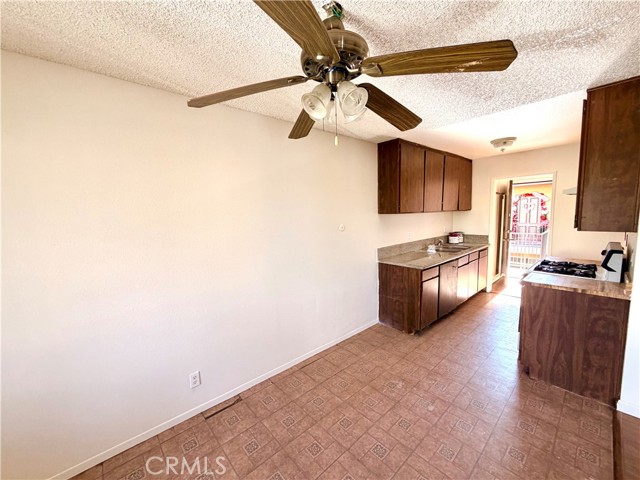 Detail Gallery Image 5 of 25 For 14134 Delano, Van Nuys,  CA 91401 - 2 Beds | 2 Baths
