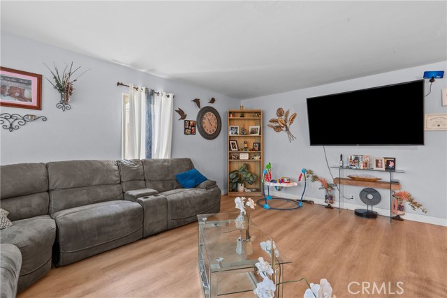 Detail Gallery Image 21 of 43 For 2001 N Salinas Ave, Los Angeles,  CA 90059 - 4 Beds | 2 Baths