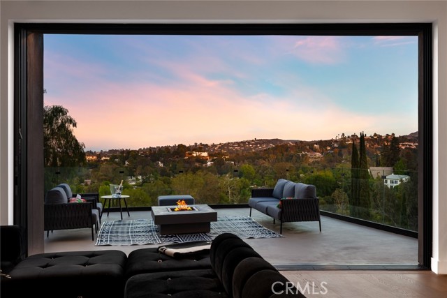 Detail Gallery Image 46 of 58 For 5134 Medina Rd, Woodland Hills,  CA 91364 - 5 Beds | 5/1 Baths