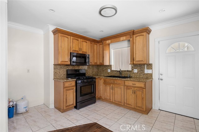 720 W California Avenue, Glendale CA: https://media.crmls.org/medias/dc2d4f82-fcbd-4651-b8d1-b5ddc2d463b3.jpg
