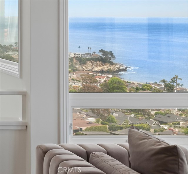 Detail Gallery Image 12 of 44 For 11 N Vista De Catalina, Laguna Beach,  CA 92651 - 4 Beds | 2/1 Baths