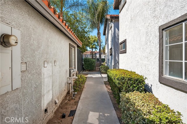 16377 Lakeshore, Lake Elsinore CA: https://media.crmls.org/medias/dc2e0fd9-51aa-4b22-be36-ae00417cf6f6.jpg