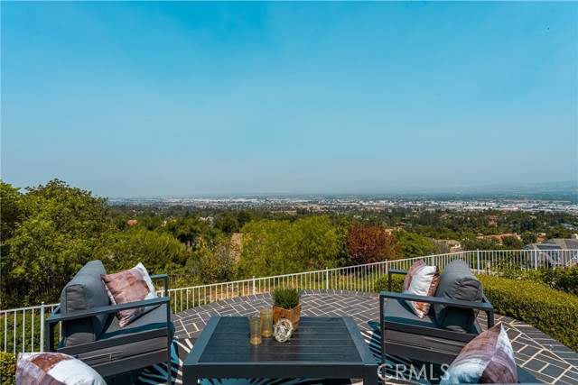580 S Londerry Ln, Anaheim Hills CA: https://media.crmls.org/medias/dc2e9318-5877-49ed-ac0b-a96860a0c208.jpg