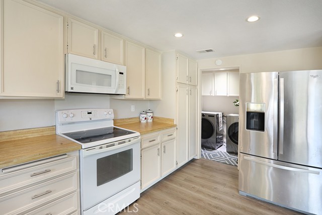 Detail Gallery Image 11 of 46 For 15942 Big Springs, San Diego,  CA 92127 - 3 Beds | 2/1 Baths