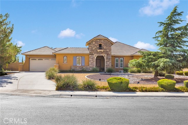 Detail Gallery Image 1 of 75 For 12916 Hyperion Ln, Apple Valley,  CA 92308 - 5 Beds | 3/1 Baths