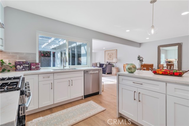 Detail Gallery Image 13 of 38 For 1736 E Oakridge, West Covina,  CA 91792 - 3 Beds | 2/1 Baths