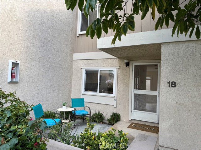18 Snapdragon, Irvine CA: https://media.crmls.org/medias/dc303408-e5fd-40e8-94c9-b564013dcf86.jpg