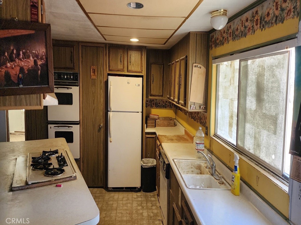 https://media.crmls.org/medias/dc306541-b229-429e-b4c5-dcea60e9c57a.jpg?preset=X-Large