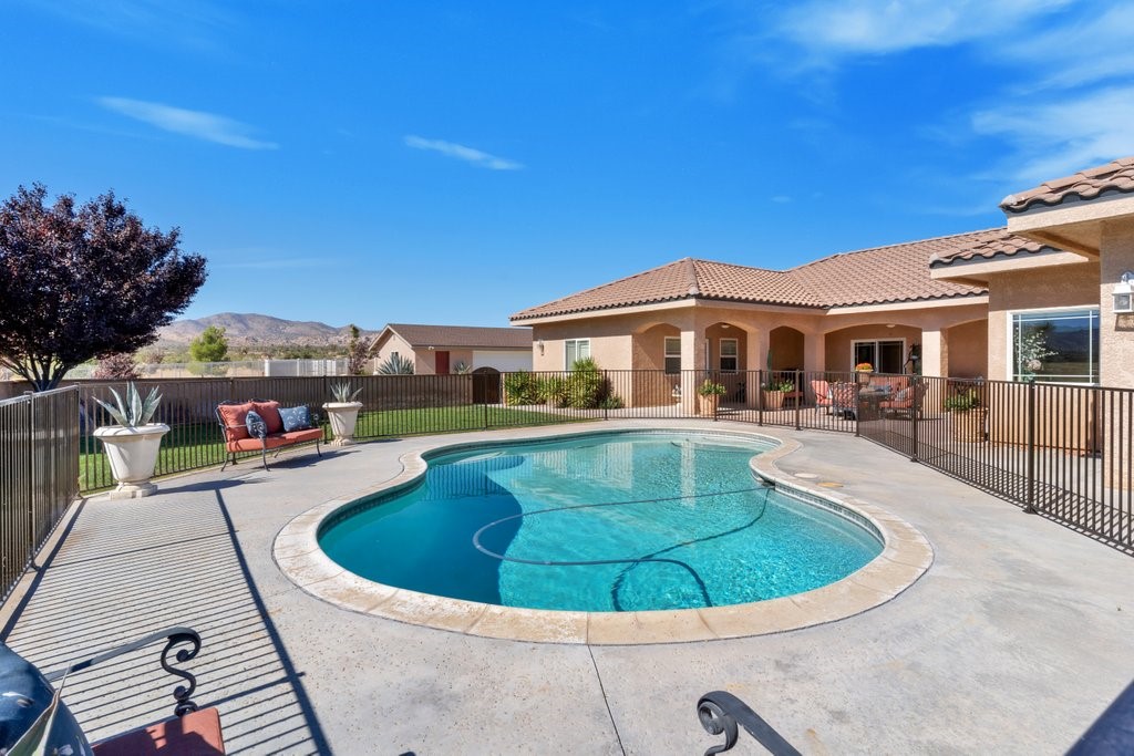 Detail Gallery Image 18 of 33 For 52775 Pipes Canyon Rd, Pioneertown,  CA 92268 - 3 Beds | 2/1 Baths