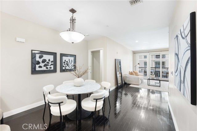 352 Caruso Avenue, Glendale CA: https://media.crmls.org/medias/dc324833-eaa4-44d1-bfa6-b10f25394e83.jpg