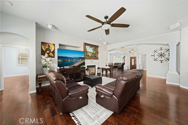 9403 Big Bear Lake Court, Bakersfield CA: https://media.crmls.org/medias/dc32de25-f30b-4ecb-b13a-5522a3a6c426.jpg