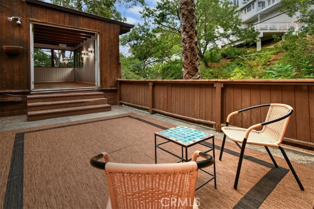 Detail Gallery Image 21 of 36 For 3833 Ridgemoor Dr, Studio City,  CA 91604 - 2 Beds | 1/1 Baths