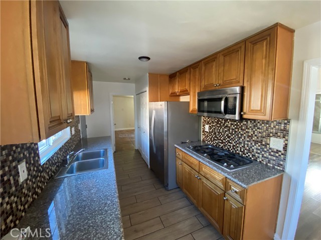 Detail Gallery Image 6 of 14 For 1206 W Mcfadden Ave, Santa Ana,  CA 92707 - 4 Beds | 2 Baths