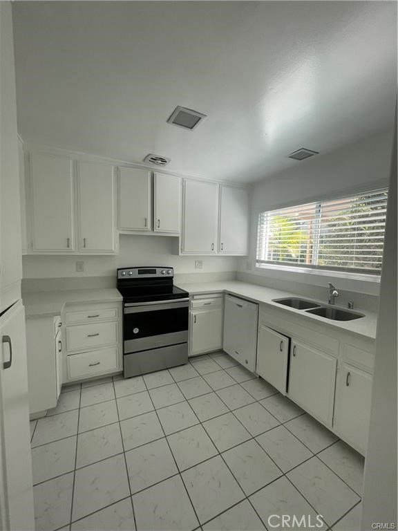 Detail Gallery Image 9 of 19 For 730 Amigos Way #1,  Newport Beach,  CA 92660 - 2 Beds | 2 Baths