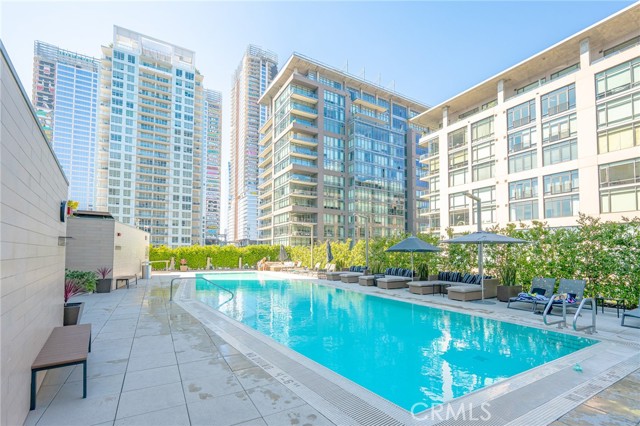 1155 South Grand Avenue, Los Angeles CA: https://media.crmls.org/medias/dc35ec08-3852-4f98-9941-6b4440ea95f3.jpg