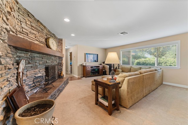5622 W Avenue M4, Lancaster CA: https://media.crmls.org/medias/dc3649bd-e092-4940-9dac-c9e935f59d32.jpg