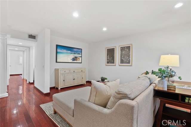 10351 Lassen Street, Los Alamitos CA: https://media.crmls.org/medias/dc36f2e2-c039-47c7-aae2-05df7f785b76.jpg
