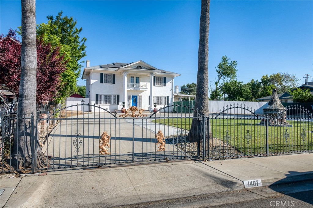 1407 E Princeton