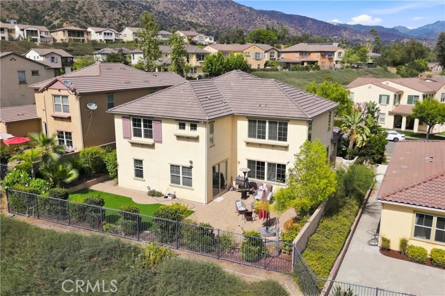 858 E Manresa