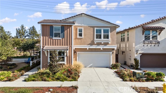 Detail Gallery Image 2 of 46 For 15975 Almond Ave, Chino,  CA 91708 - 5 Beds | 3/1 Baths