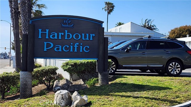 17072 Pacific Coast Highway, Huntington Beach CA: https://media.crmls.org/medias/dc3887d8-7cf9-4f2b-9502-38f202db43d0.jpg