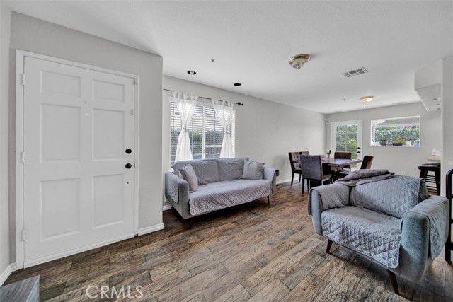 452 Chatsworth Dr. photo 4