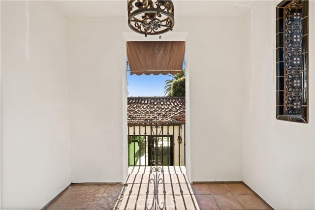24 Scenic Bluff, Newport Coast CA: https://media.crmls.org/medias/dc3a12ac-f535-433b-88b1-77404cf61796.jpg