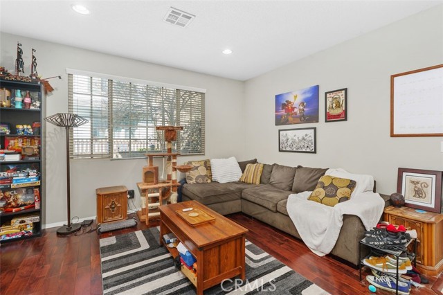 Detail Gallery Image 5 of 39 For 814 Pyramid Ct, Corona,  CA 92880 - 4 Beds | 2/1 Baths