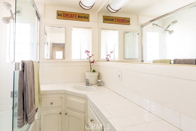 205 Lucia Avenue, Redondo Beach, California 90277, 7 Bedrooms Bedrooms, ,3 BathroomsBathrooms,Residential,Sold,Lucia,SB17052115