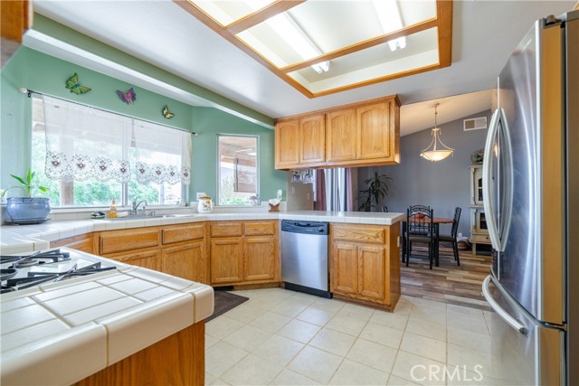 Detail Gallery Image 13 of 29 For 10174 Aster Rd, Oak Hills,  CA 92344 - 3 Beds | 2 Baths