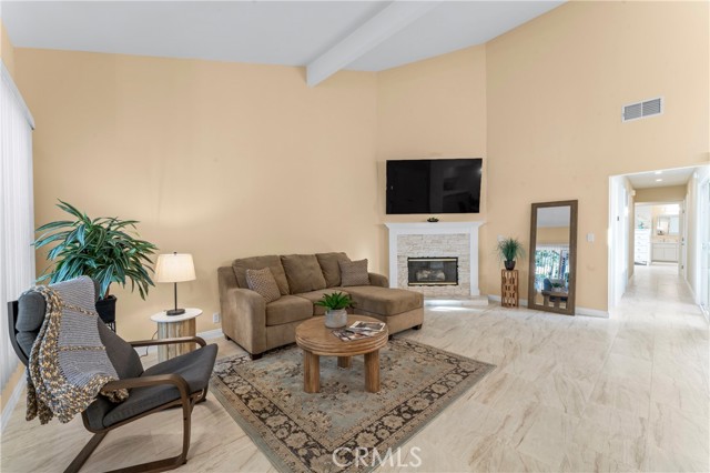 2095 Wetstone Court, Thousand Oaks CA: https://media.crmls.org/medias/dc3b2af2-77cc-4b20-9dd5-fe93dac57a3f.jpg