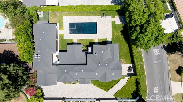 20701 Dumont Street, Woodland Hills CA: https://media.crmls.org/medias/dc3b3931-0ccf-4f09-88ba-346d287042bc.jpg
