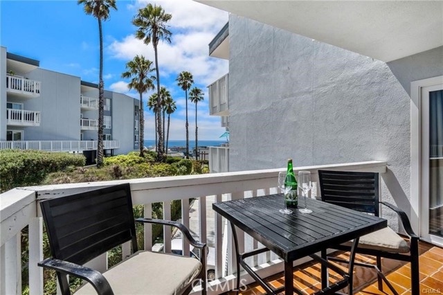 Detail Gallery Image 1 of 32 For 620 the Village #207,  Redondo Beach,  CA 90277 - 1 Beds | 1 Baths