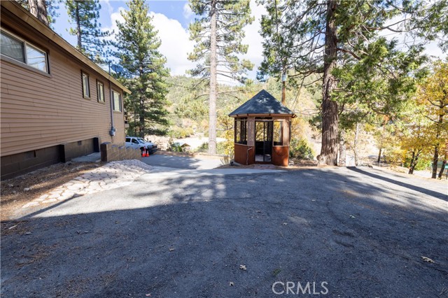 Detail Gallery Image 5 of 54 For 2242 Deep Creek Dr, Running Springs,  CA 92382 - 2 Beds | 2 Baths
