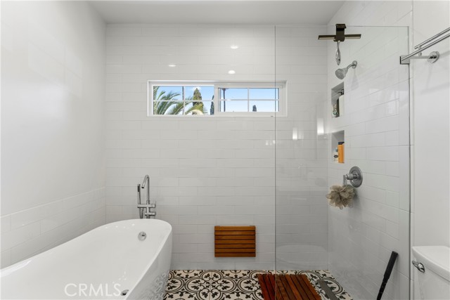 976 N Loma Vista Drive, Long Beach CA: https://media.crmls.org/medias/dc3c2703-a1bb-463d-91df-c858c97b3db4.jpg