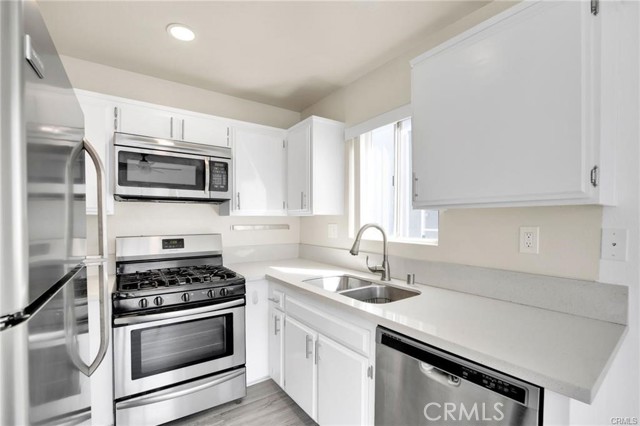 Detail Gallery Image 7 of 16 For 4406 Cahuenga Bld #202,  Toluca Lake,  CA 91602 - 2 Beds | 2 Baths