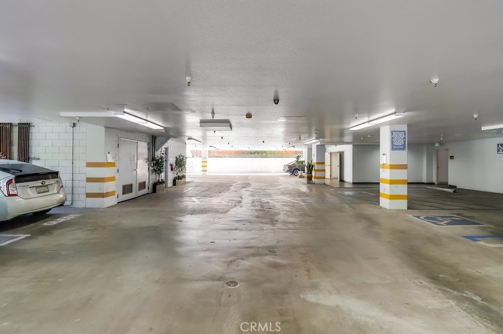 https://media.crmls.org/medias/dc3efef5-bcc5-4b66-b6da-91752ae8b6b9.jpg?preset=X-Large