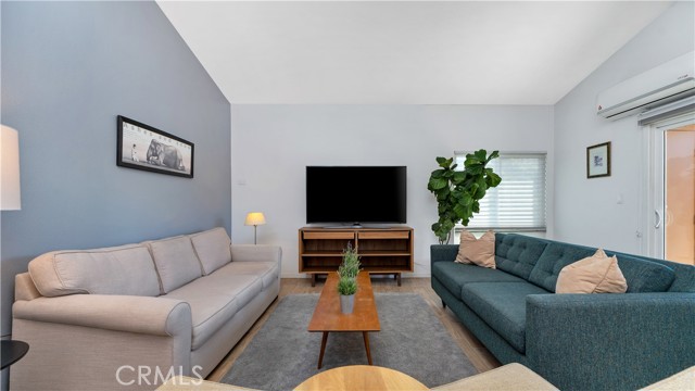 Detail Gallery Image 3 of 31 For 1001 W Stevens Ave #406,  Santa Ana,  CA 92707 - 3 Beds | 2 Baths