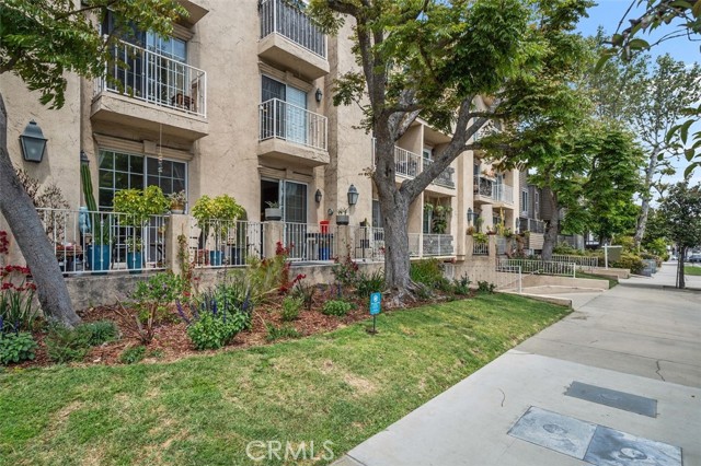 Detail Gallery Image 4 of 39 For 11445 Moorpark St #5,  Studio City,  CA 91602 - 2 Beds | 2/1 Baths