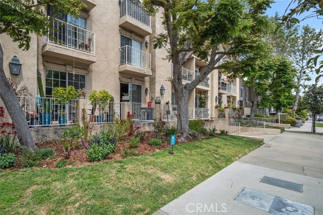 Detail Gallery Image 4 of 39 For 11445 Moorpark St #5,  Studio City,  CA 91602 - 2 Beds | 2/1 Baths