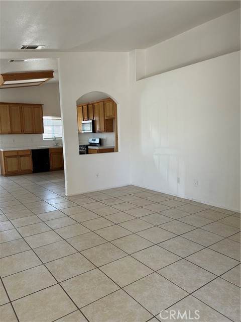 Detail Gallery Image 3 of 6 For 17012 Monaco Dr, Victorville,  CA 92395 - 3 Beds | 2 Baths