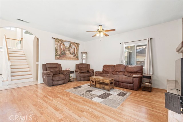 Detail Gallery Image 15 of 63 For 879 Glider Pl, San Jacinto,  CA 92582 - 5 Beds | 3 Baths