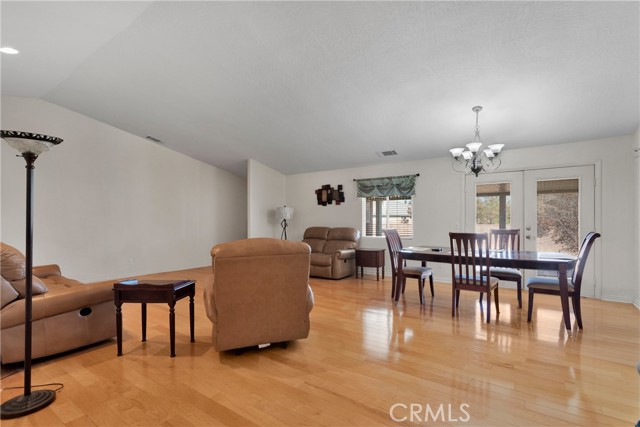 Detail Gallery Image 9 of 53 For 13935 Rincon Rd, Apple Valley,  CA 92307 - 4 Beds | 2/1 Baths