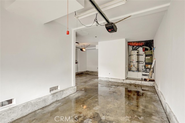 905 Powell Court, Costa Mesa CA: https://media.crmls.org/medias/dc4490d6-a4ac-4353-9f23-5335a9a2367c.jpg
