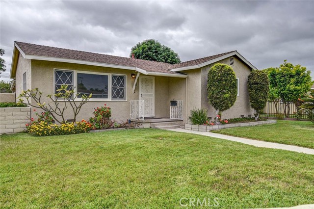 538 S Raitt Street, Santa Ana CA: https://media.crmls.org/medias/dc44f301-8b64-43a3-9f2e-7e8d57fd04ad.jpg