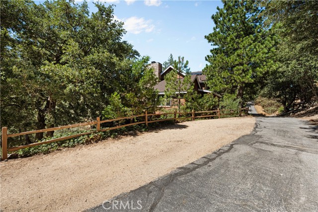 1088 Nadelhorn Drive, Lake Arrowhead CA: https://media.crmls.org/medias/dc45205f-2f89-4aba-80cf-668e1310e06b.jpg